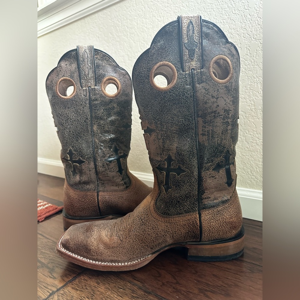 Men’s Ariat cowboy boots